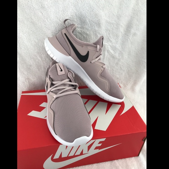 🌸 Women’s Nike shoes 🌸 - Picture 3 of 6